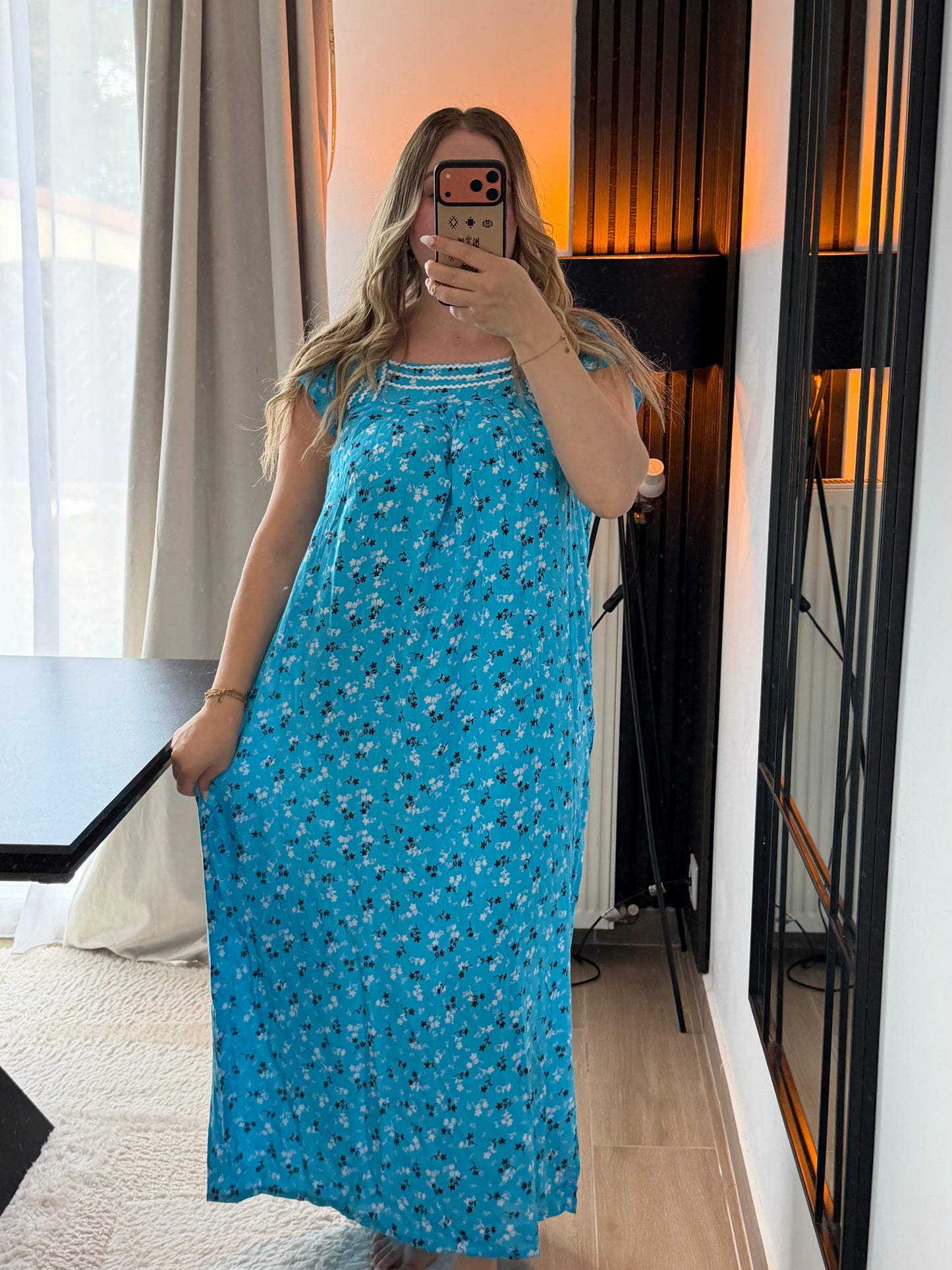 Robe Lynda