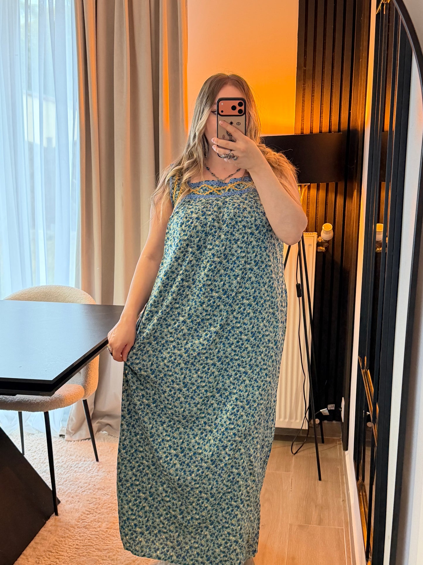 Robe Lydia